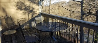 RARE 3B/2B Mountain Top Condo Walk to the Slopes and Resturants! Slope Views!