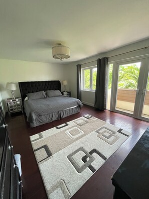 3 bedrooms, desk, iron/ironing board, travel cot