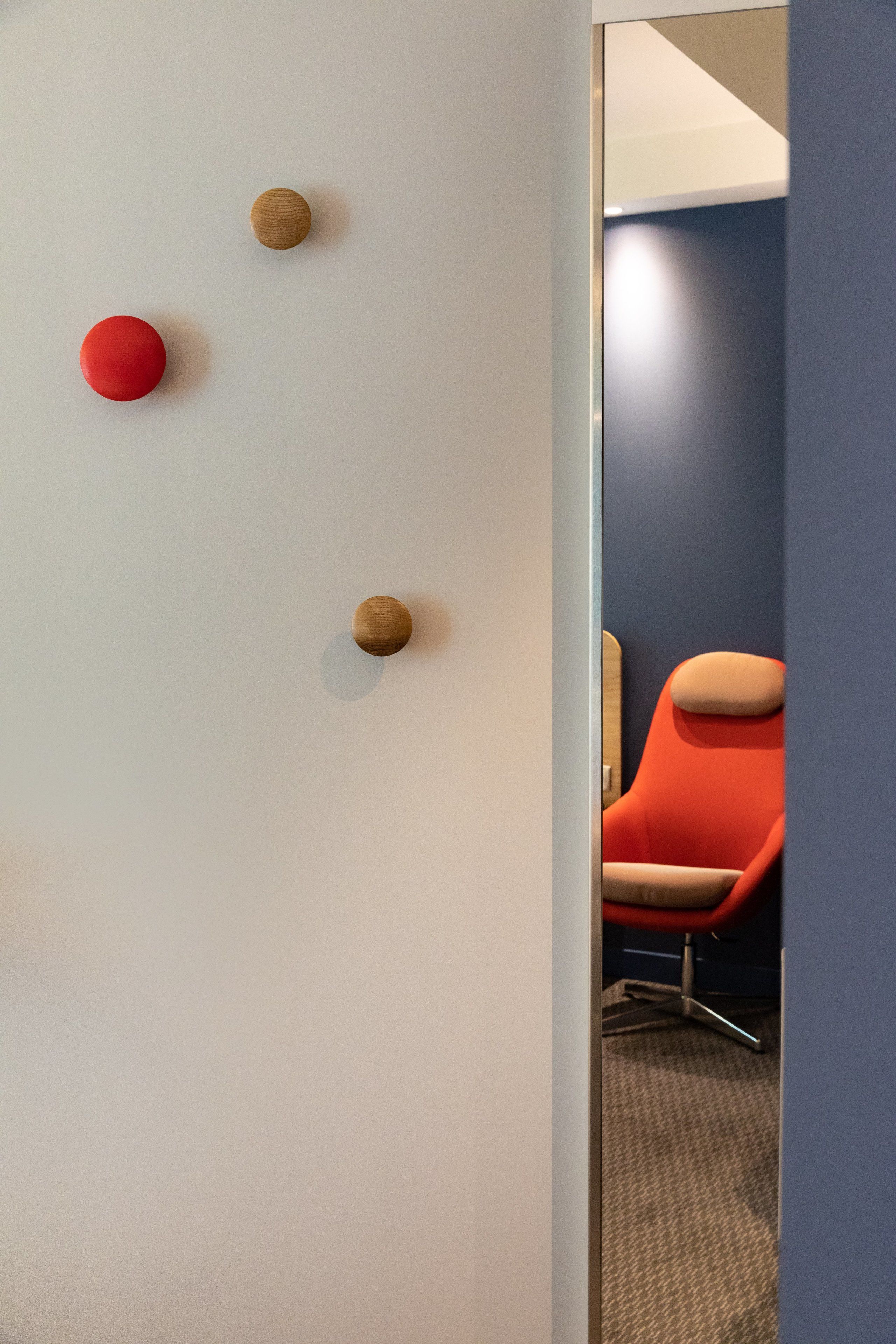 1 bedroom, desk, blackout curtains, soundproofing