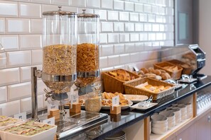 Desayuno continental gratuito y diario