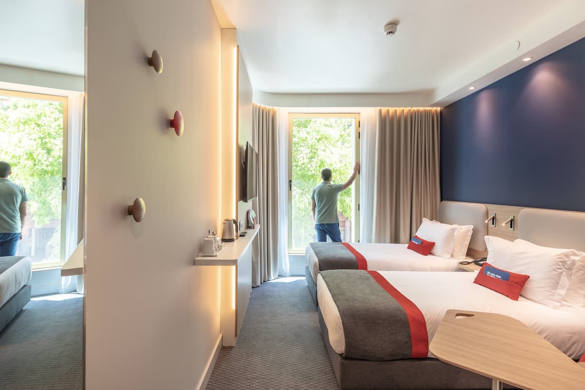 Standard Room, 2 Single Beds (Free Breakfast) | Desk, blackout curtains, soundproofing, iron/ironing board