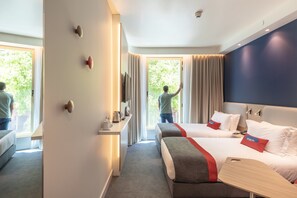 Habitación estándar, 2 camas individuales | Escritorio, cortinas blackout y insonorización 