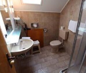 Single Room | Bathroom