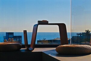 Habitación cuádruple Deluxe, no fumadores, vistas al mar | Ropa de cama de alta calidad, edredones de plumas, cortinas opacas