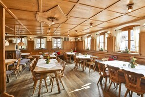 Lunch and dinner served, German cuisine