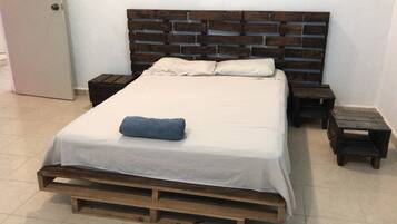 Basic Apartment, Non Smoking, Courtyard View | Iron/ironing board, free WiFi, bed sheets