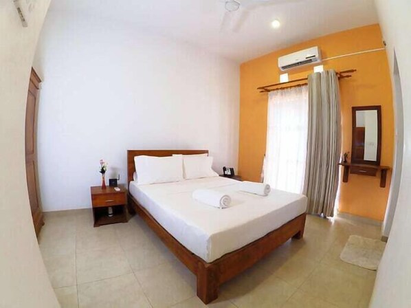 Coffre-fort, rideaux d’obscurcissement, système d’insonorisation