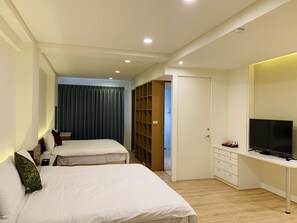 Desk, soundproofing, free WiFi, bed sheets