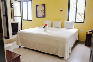 Standard Room, 1 Bedroom, Non Smoking | Blackout curtains, iron/ironing board, free WiFi, bed sheets - Casa Janaab Palenque - Hostel (Palenque)