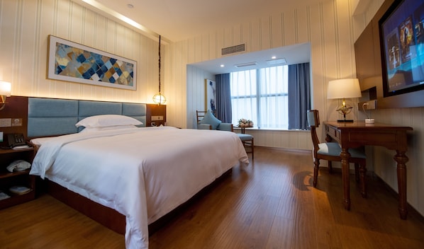 Phòng đơn Business, 1 giường cỡ king, không hút thuốc, quang cảnh thành phố | Trang bị nội thất với thiết kế riêng biệt, bàn, màn/rèm cản sáng