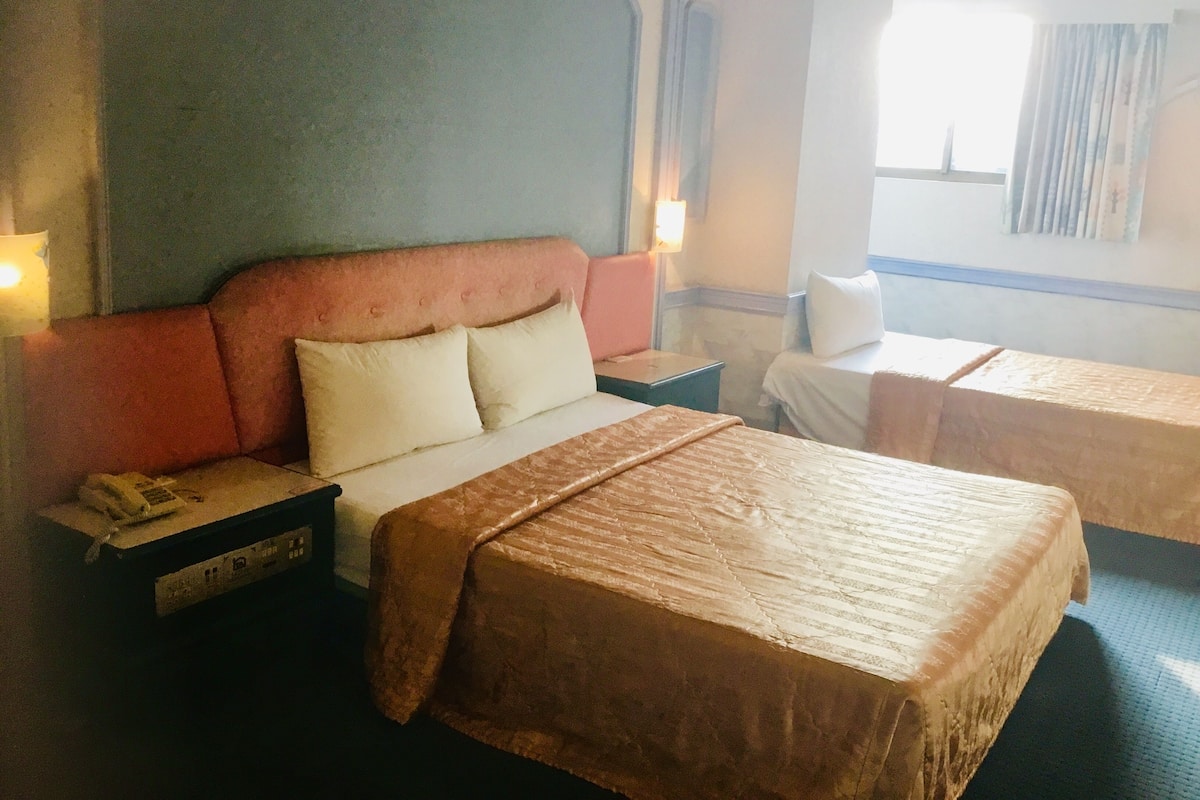 Standard Triple Room | Desk, blackout drapes, free WiFi, bed sheets