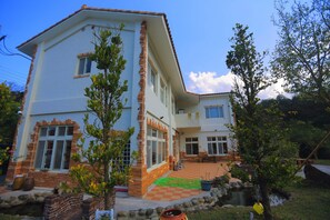 المنشأة من الخارج