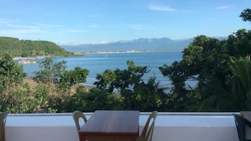 Desayuno a la carta diario (PHP 100 por persona)