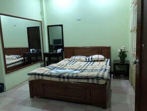 Free WiFi, bed sheets - An Phu Hostel (Hanoi)