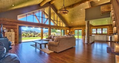 Unique Modern Log Home - Stunning Mountain Views, Designed for Comfort