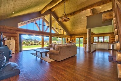 Unique Modern Log Home - Stunning Mountain Views, Designed for Comfort