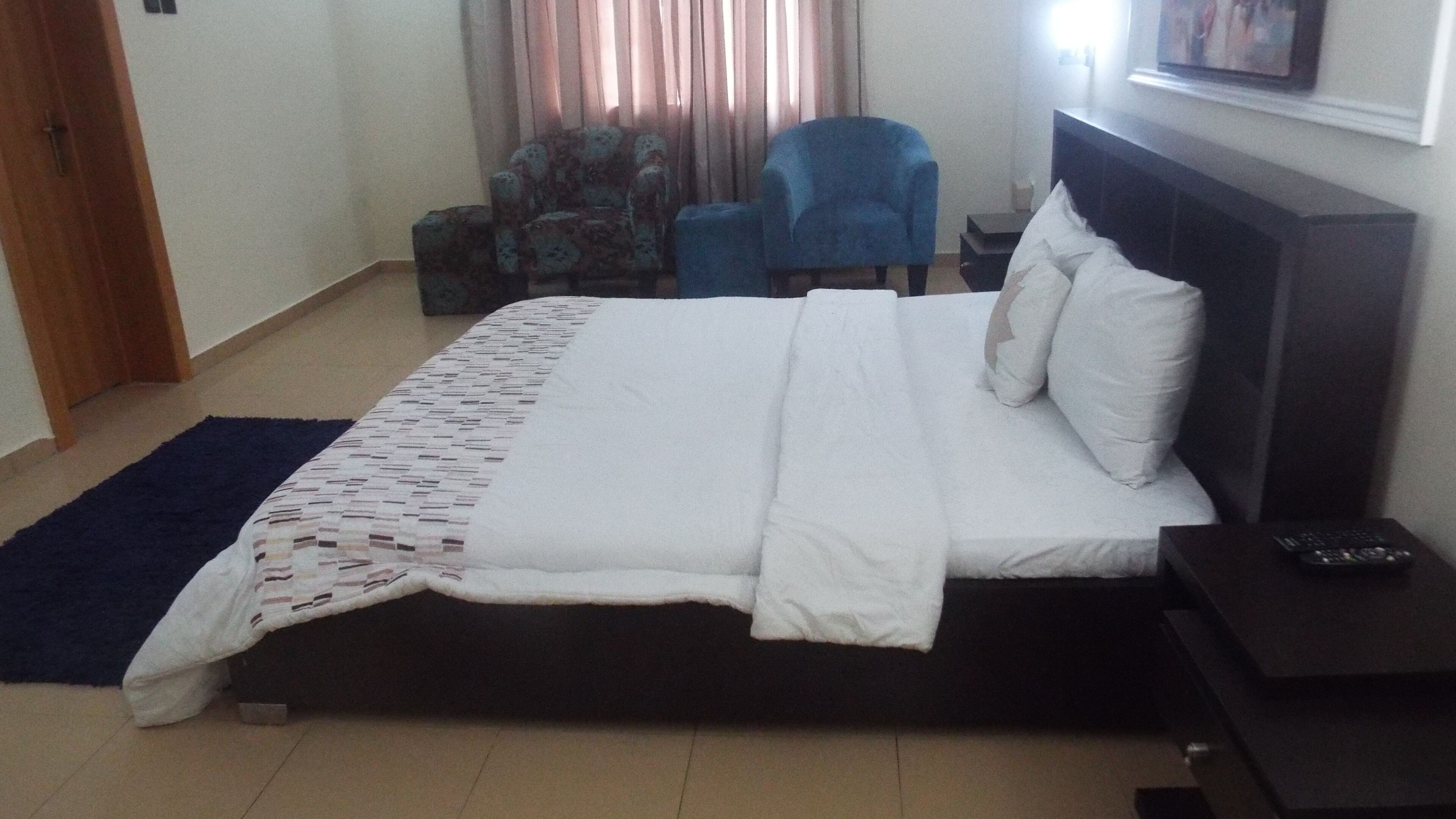 3 bedrooms, iron/ironing board, WiFi, wheelchair access