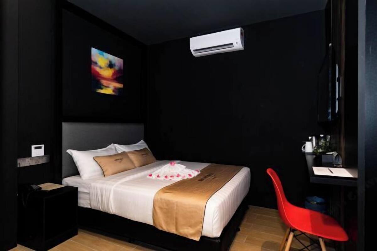 Desk, blackout drapes, WiFi (free), bed sheets