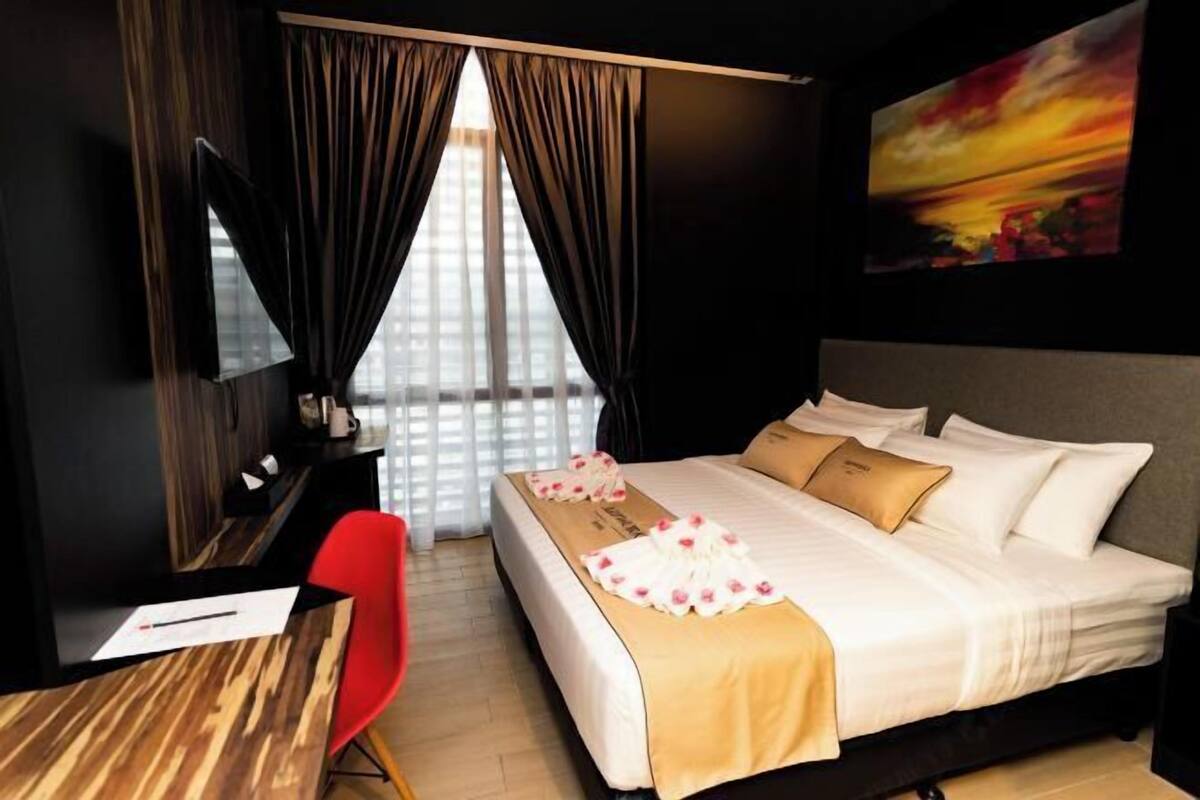Desk, blackout drapes, WiFi (free), bed sheets
