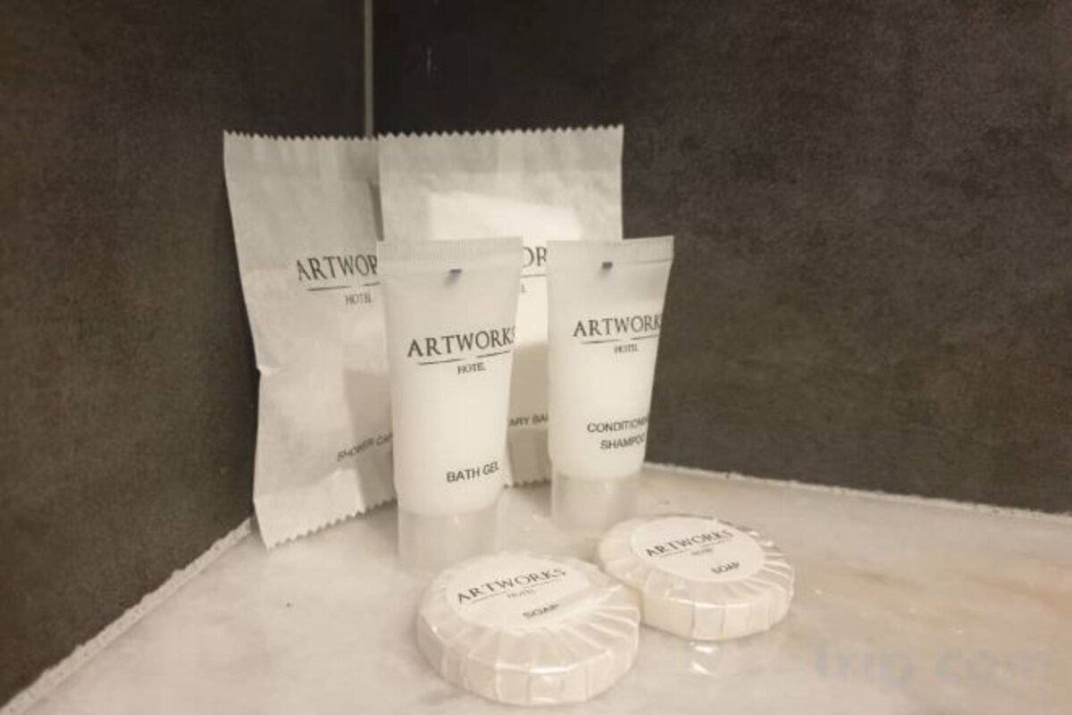 Bathroom amenities | Shower, free toiletries, hair dryer, bidet