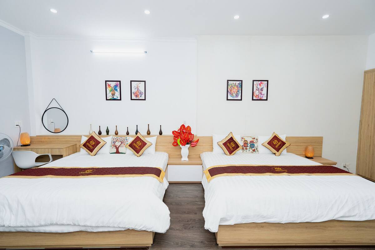 5 bedrooms, desk, iron/ironing board, free WiFi