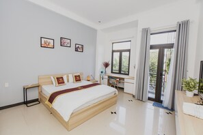 Casa (Shjmily Vemiulo) | Escritorio, tabla de planchar con plancha, wifi gratis