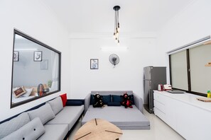 Casa (Shjmily Shangiabi) | Sala de estar | Una televisión LCD