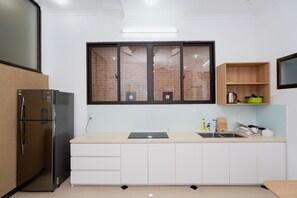 Shjmily House (Destiny) | Private kitchenette | Fridge, electric kettle - Shjmily House (Da Nang)