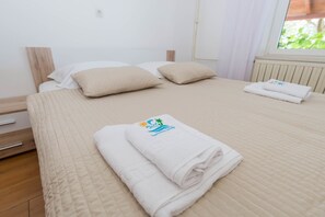 Signature Apartment, Multiple Beds, Garden View | Soundproofing, iron/ironing board, free WiFi, bed sheets - Apartments Novalja (Novalja)