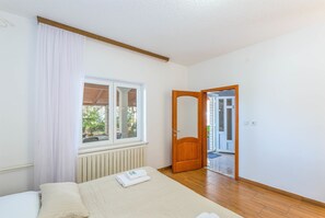 Signature Apartment, Multiple Beds, Garden View | Soundproofing, iron/ironing board, free WiFi, bed sheets - Apartments Novalja (Novalja)