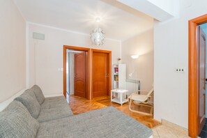 Signature Apartment, 2 Queen Beds, Sea View | Living area | Flat-screen TV - Apartments Novalja (Novalja)