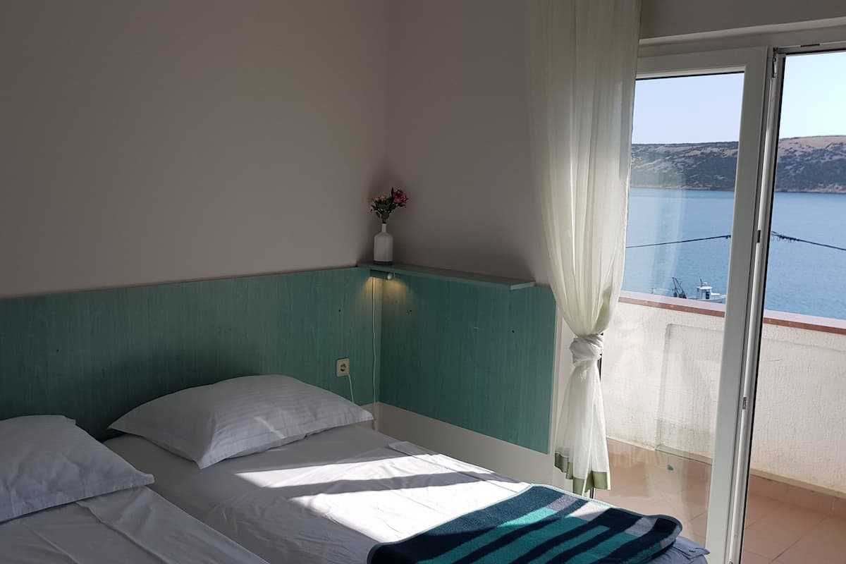 Soundproofing, iron/ironing board, free WiFi, bed sheets