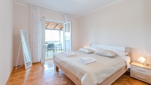 Signature Apartment, 2 Queen Beds, Sea View - Apartments Novalja (Novalja)