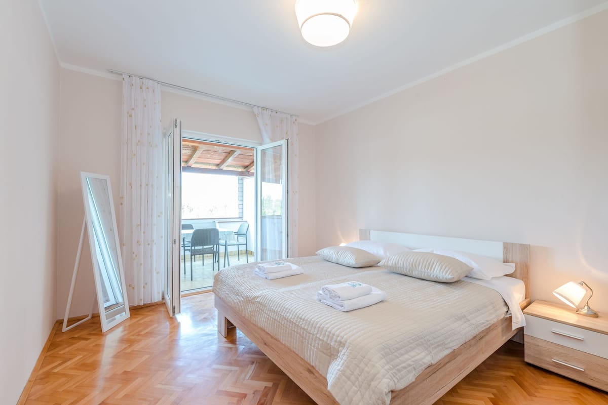 Soundproofing, iron/ironing board, free WiFi, bed sheets