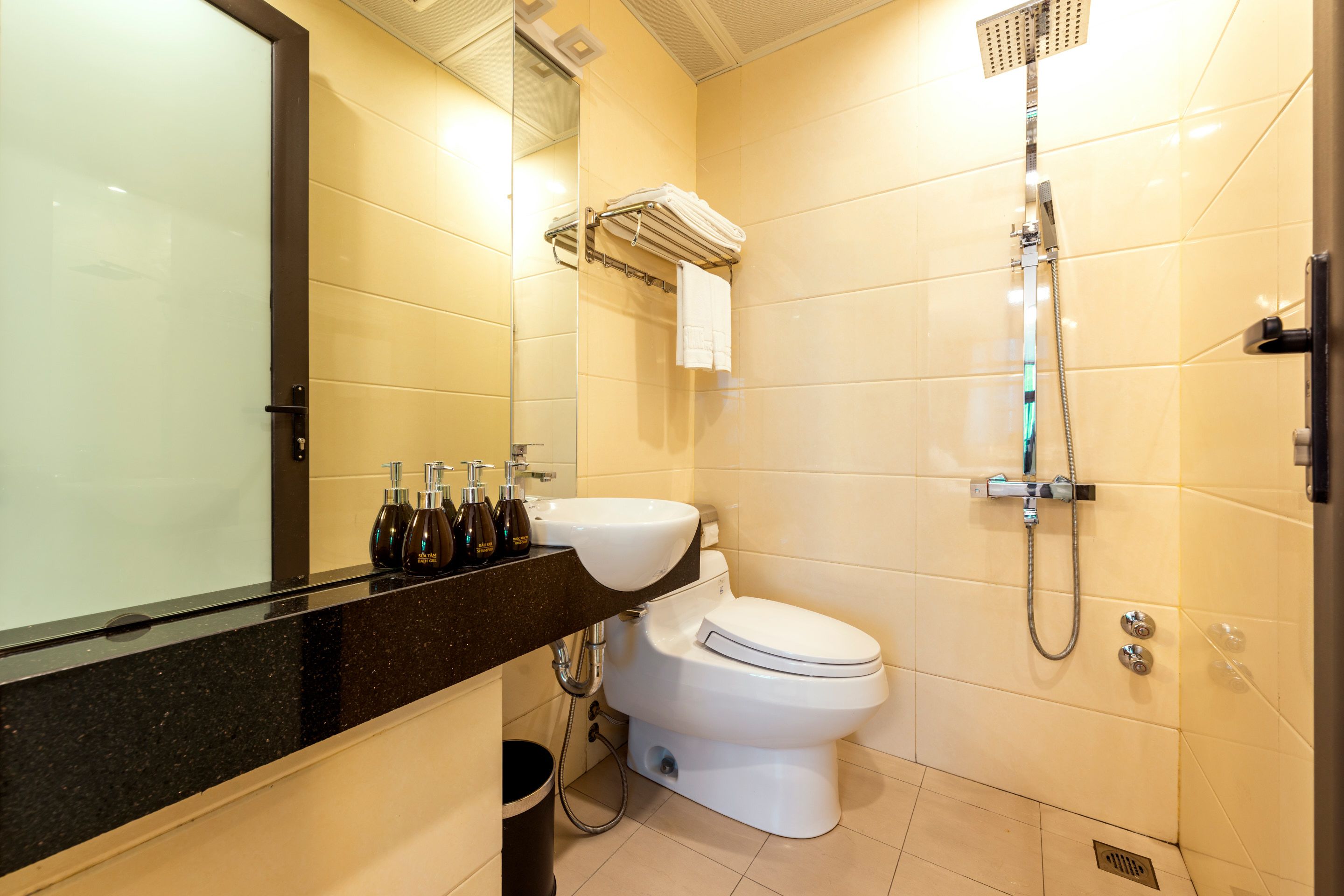 panoramic suite | bathroom | shower, free toiletries, hair dryer, bathrobes