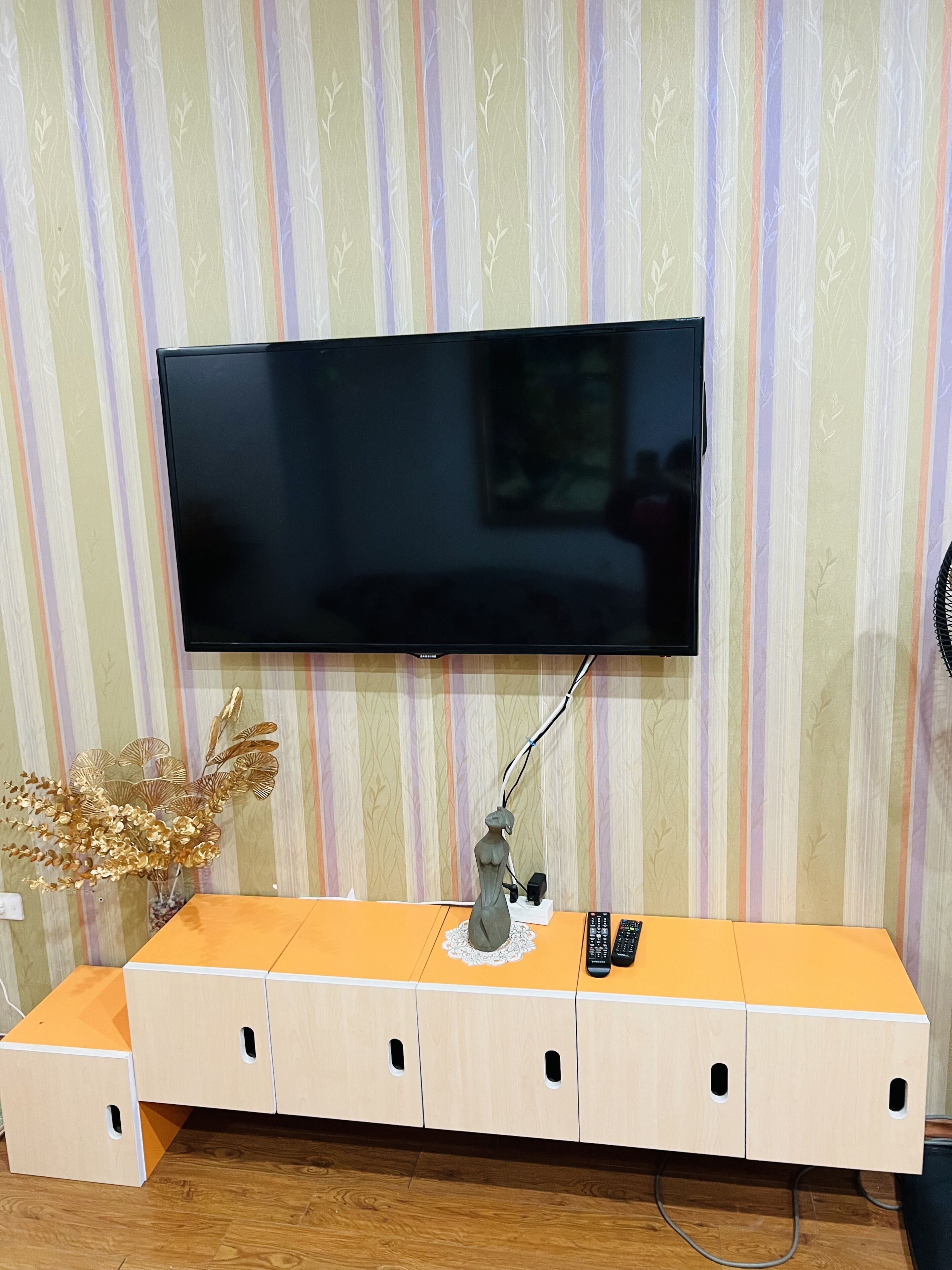 luxury apartment | living area | 30-inch flat-screen tv with cable channels