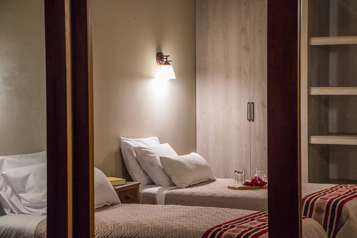 Business Twin Room, 2 Twin Beds, Accessible, Non Smoking | Desk, blackout drapes, iron/ironing board (on request), WiFi (free)
