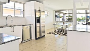 Private kitchen - The Promenade on Capri (Surfers Paradise)