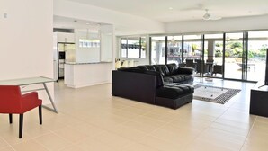 Private kitchen - The Promenade on Capri (Surfers Paradise)
