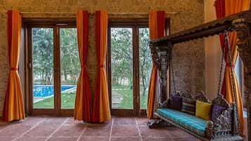 Deluxe Villa, Non Smoking, Garden View | Rollaway beds, bed sheets