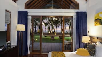 Minibar, desk, soundproofing, iron/ironing board