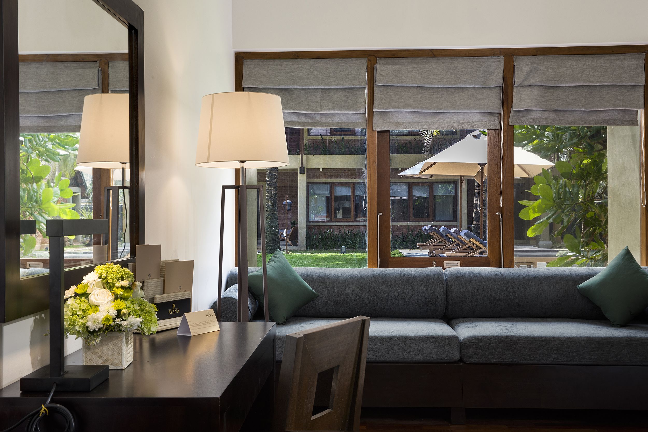 Minibar, skrivebord, lydisolert og strykejern/-brett