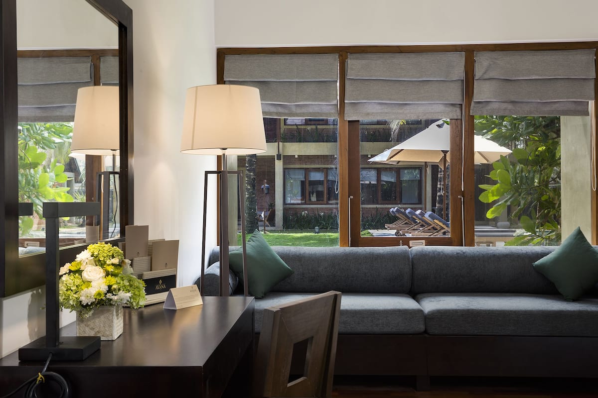 Minibar, skrivebord, lydisolert og strykejern/-brett