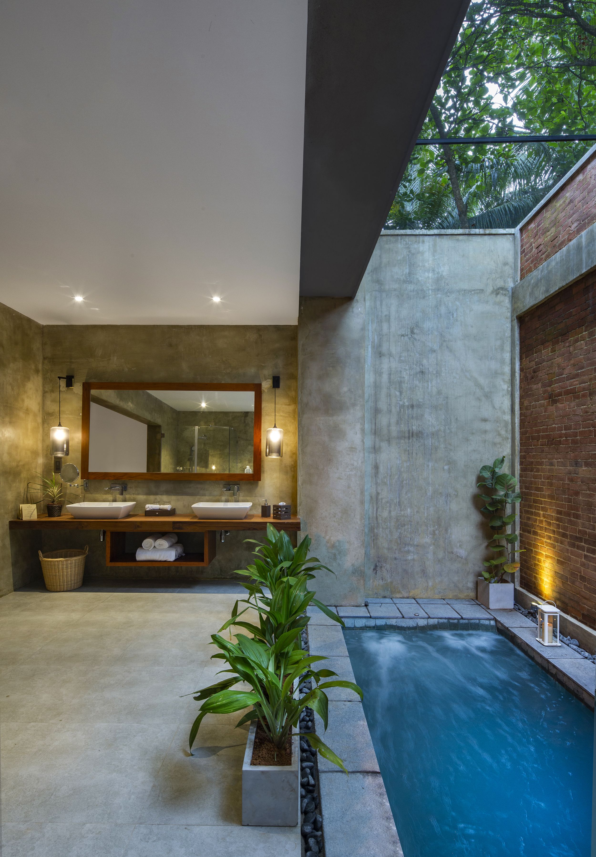 淋浴設備、雨淋花灑、浴袍、拖鞋