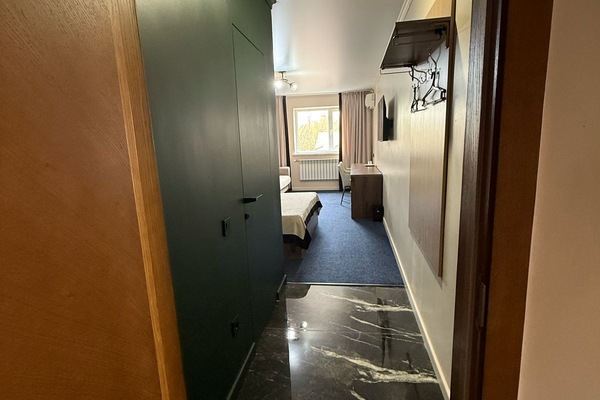 Habitación doble superior | Ropa de cama de alta calidad, escritorio, cortinas opacas