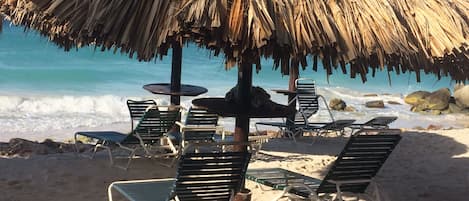 Camastros y toallas de playa