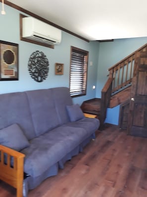 Smart TV, books - Peace on the Prairie Too - Tiny House, Pets Allowed, No cleaning fee. (Murrayville)