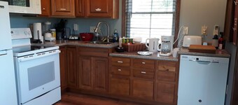 Peace on the Prairie Too - Tiny House, Pets Allowed, No cleaning fee.
