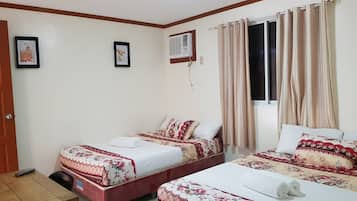 Quarto quádruplo luxo, 2 camas de casal | Individualmente decorados, individualmente mobiliados, escrivaninha