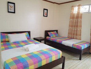 Decoración personalizada, muebles diferentes y escritorio 